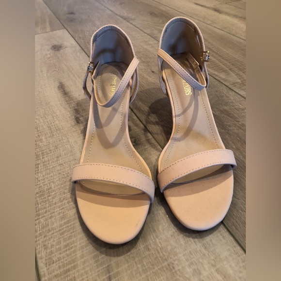 ✨New Beige Sandals✨ - Picture 2 of 8